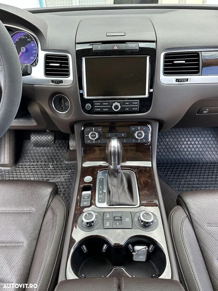 Volkswagen Touareg 3.0 V6 TDI BMT - 11