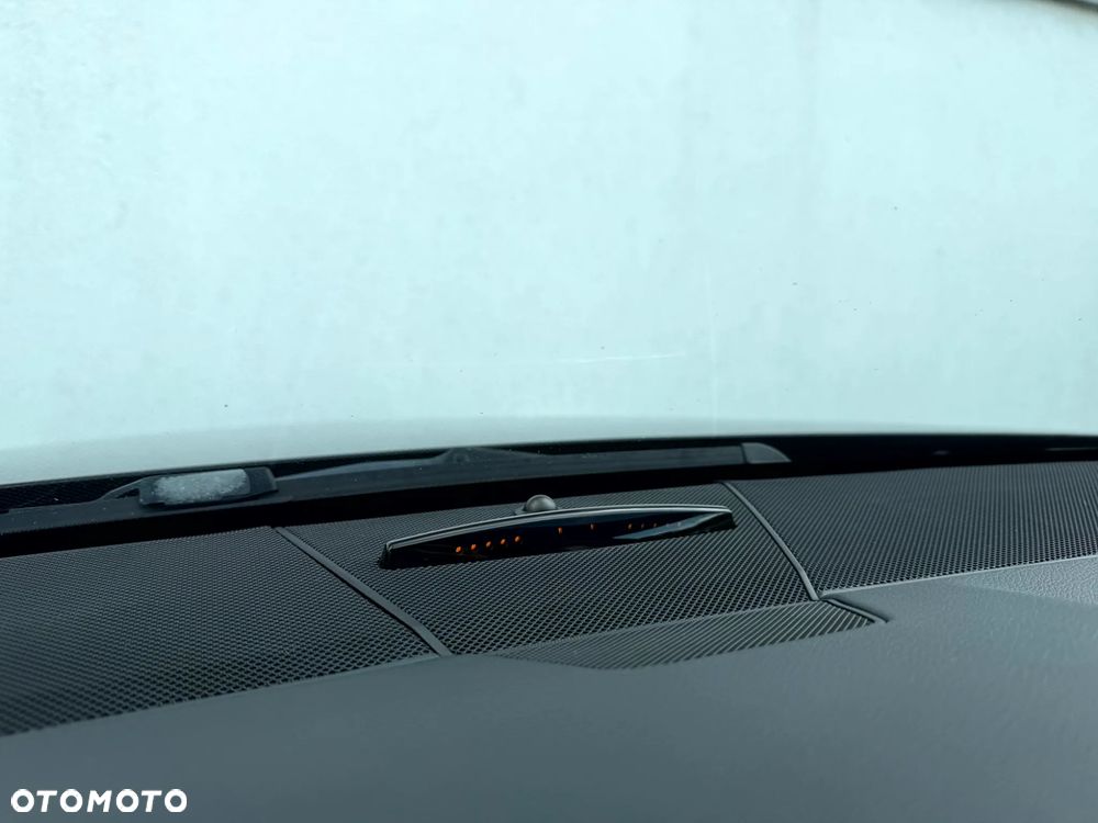 Mercedes-Benz Klasa E 220 CDI DPF BlueEFFICIENCY Automatik Avantgarde - 27