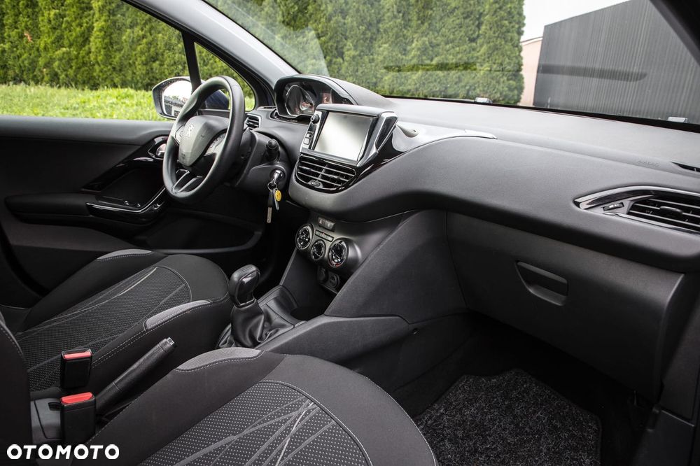 Peugeot 208 - 19