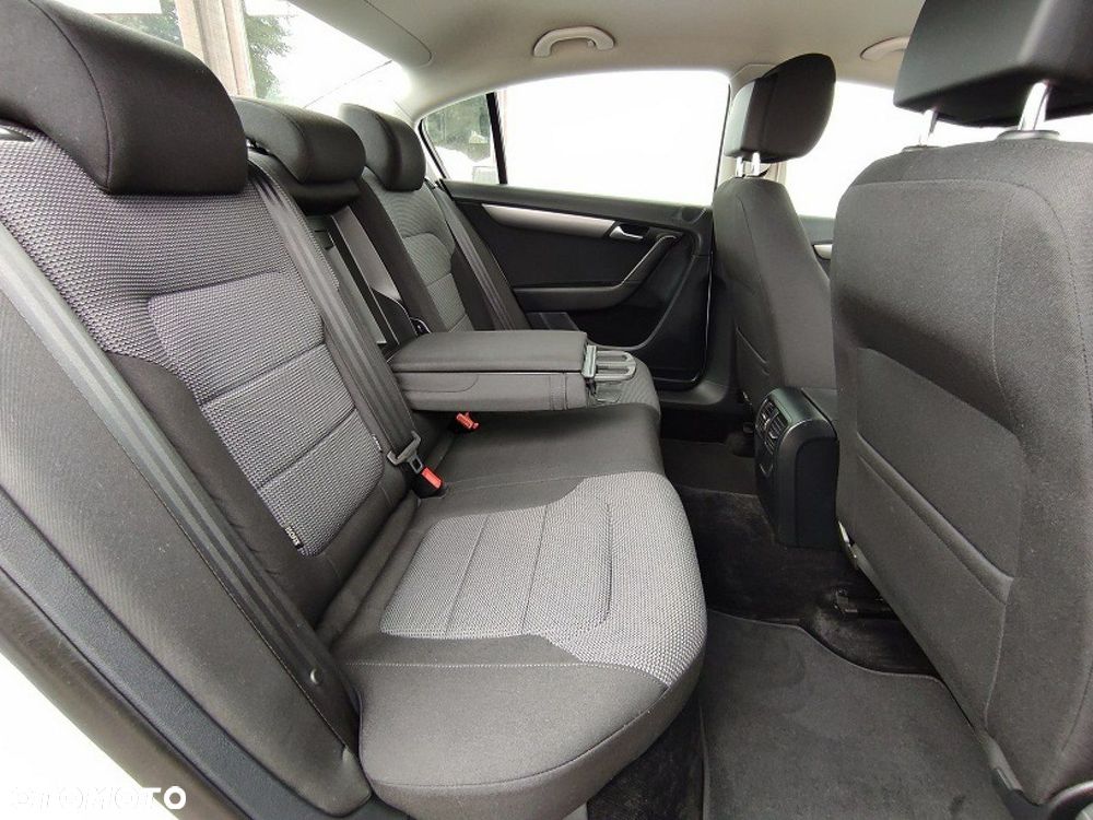 Volkswagen Passat - 15