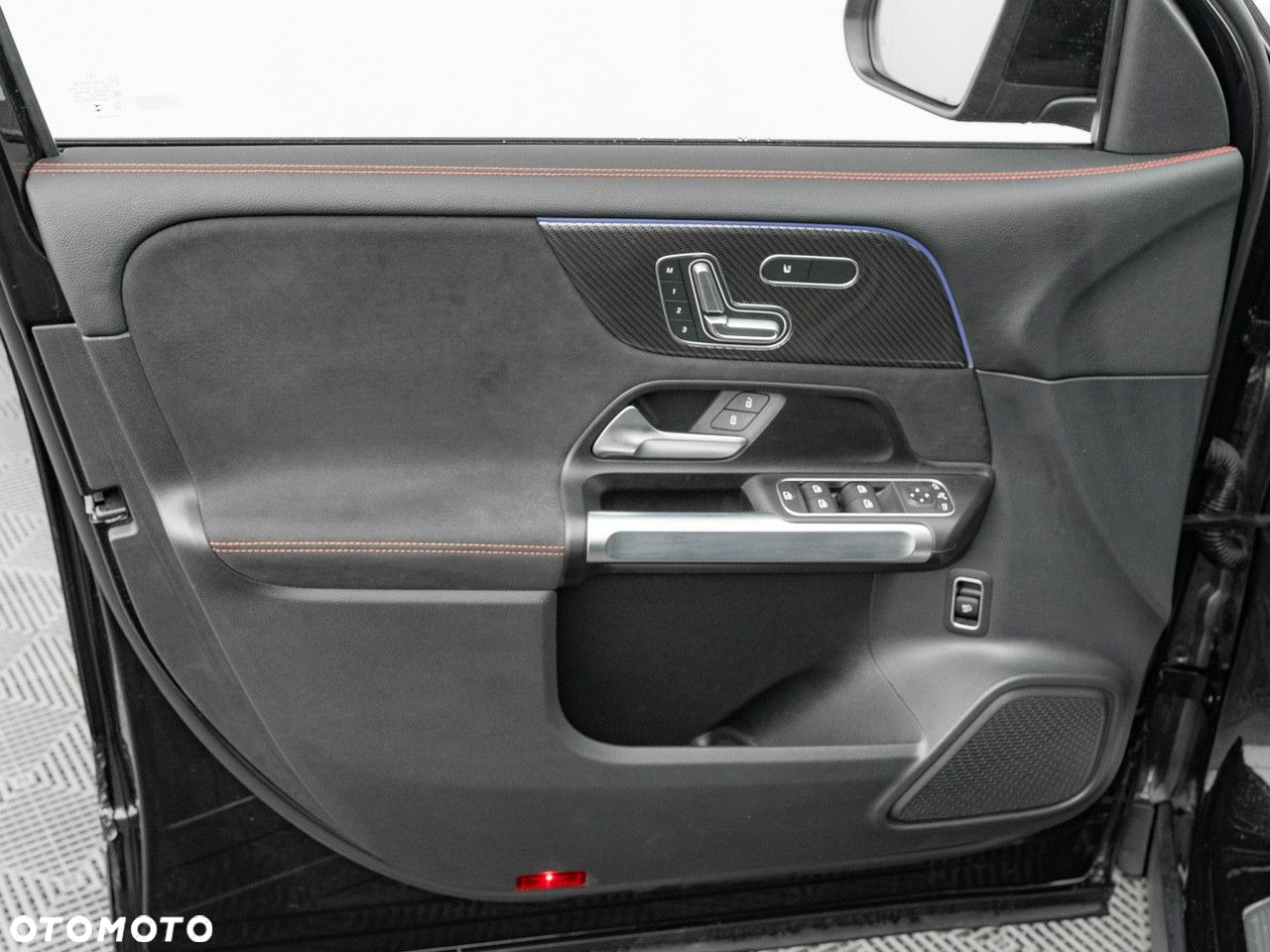 Mercedes-Benz GLB 200 d 4-Matic AMG Line 8G-DCT - 14