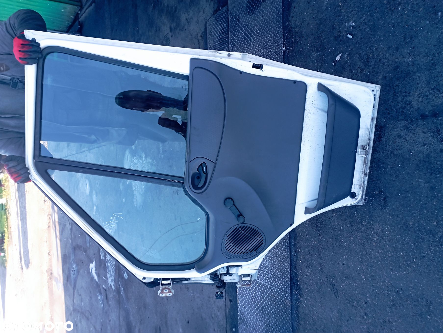 DRZWI PRAWY PRZÓD

 FORD
 TRANSIT V AA - 7