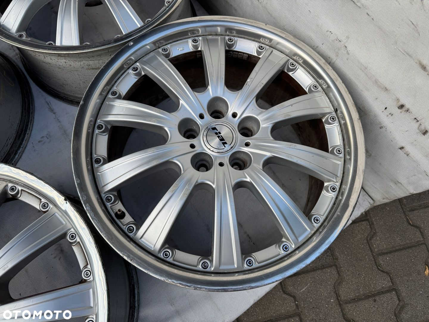 Felgi Rial Volkswagen T5 T6 Amarok 5x120 9J 20cali ET45 764 - 4