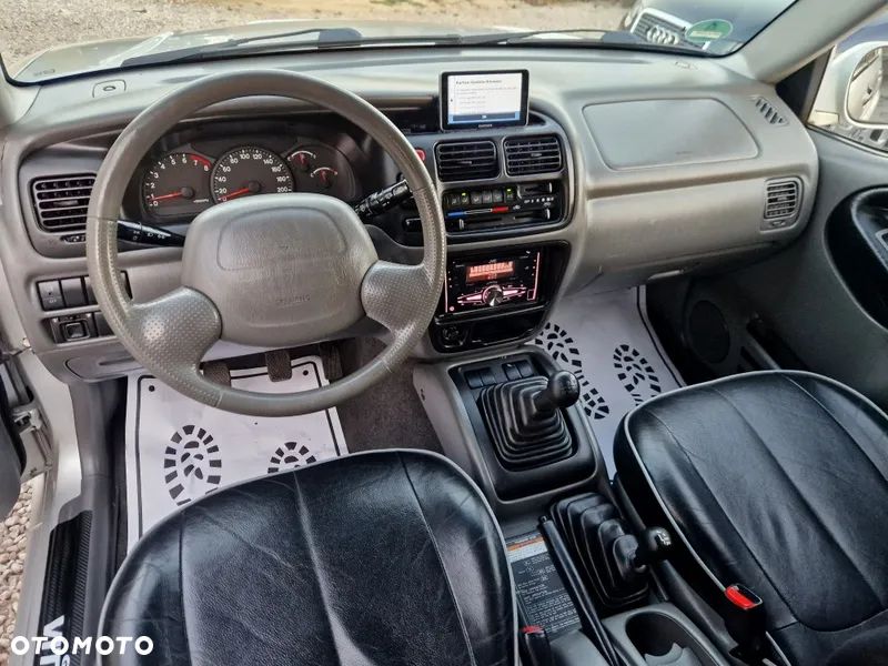 Suzuki Grand Vitara 2.5 V6 - 11