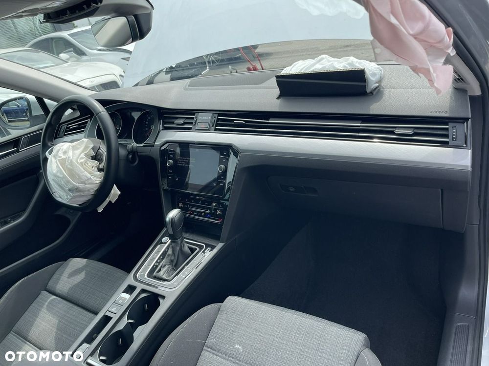 Volkswagen Passat Variant 2.0 TDI SCR DSG Conceptline - 13