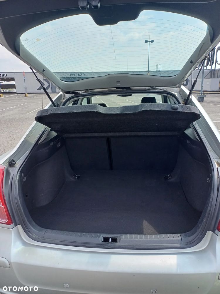 Toyota Avensis 2.0 D-4D - 8