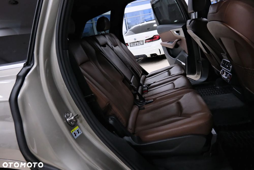Audi Q7 - 36