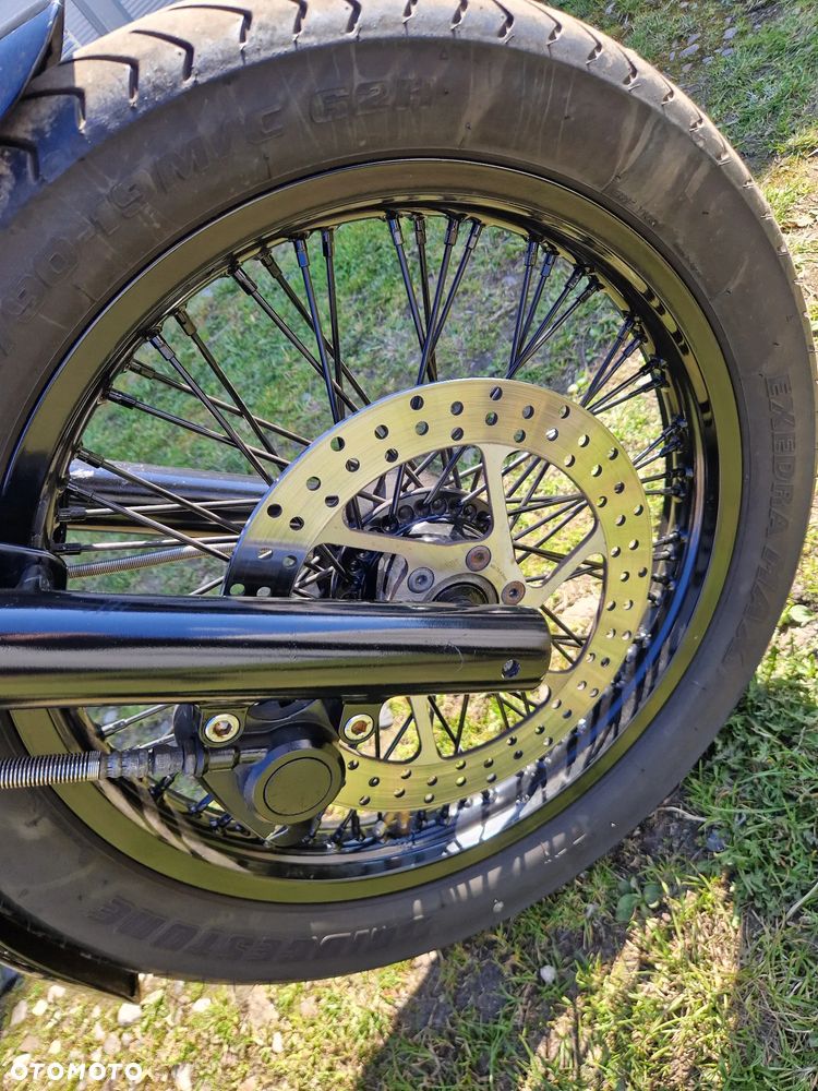 Suzuki Intruder - 12