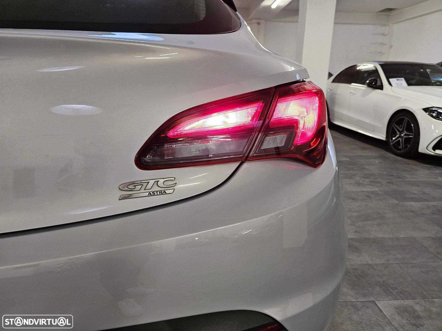 Opel Astra GTC 1.4 Turbo - 10