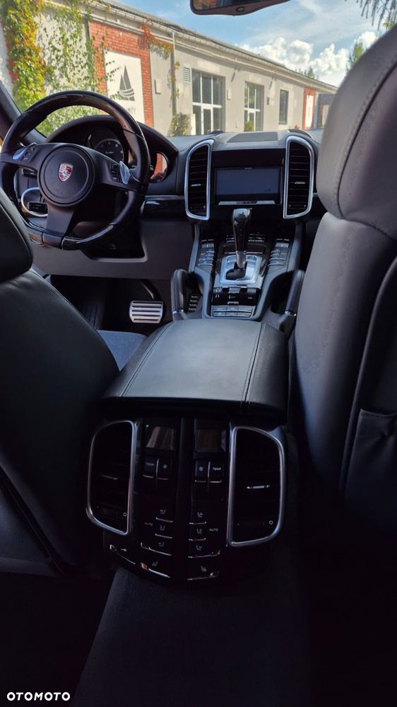 Porsche Cayenne Turbo - 30