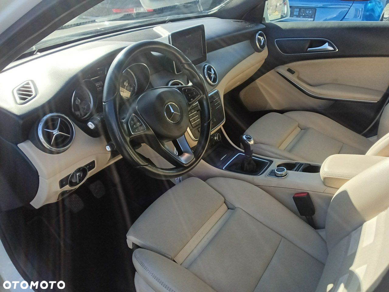 Mercedes-Benz GLA - 11