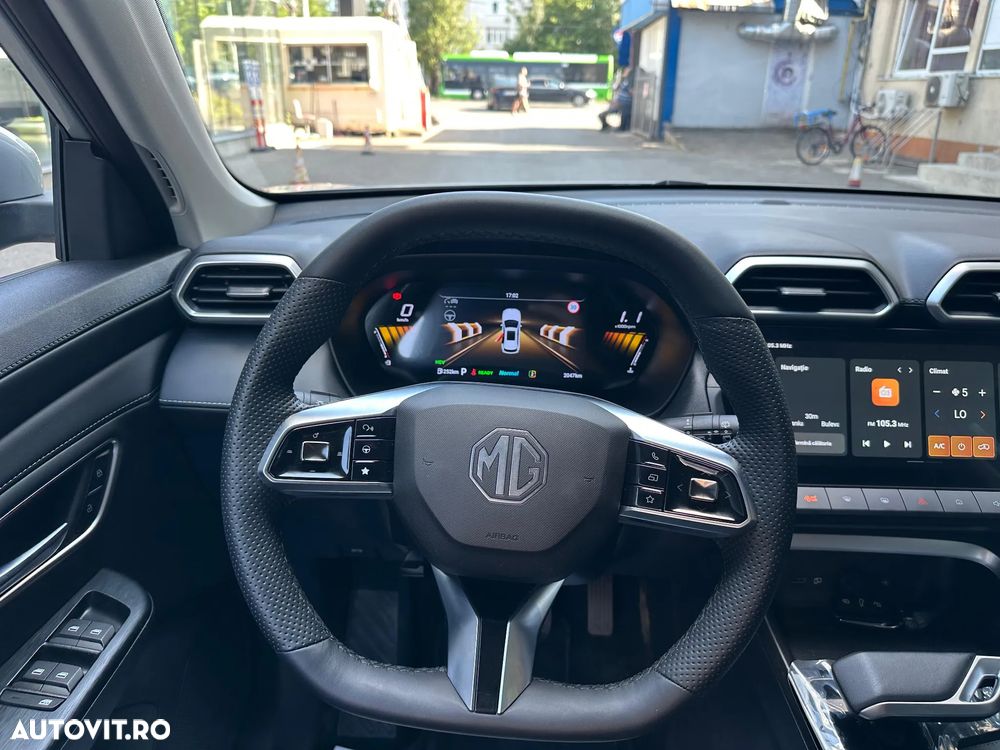 MG ZS HEV 1.5 GSI AT Exclusive - 11