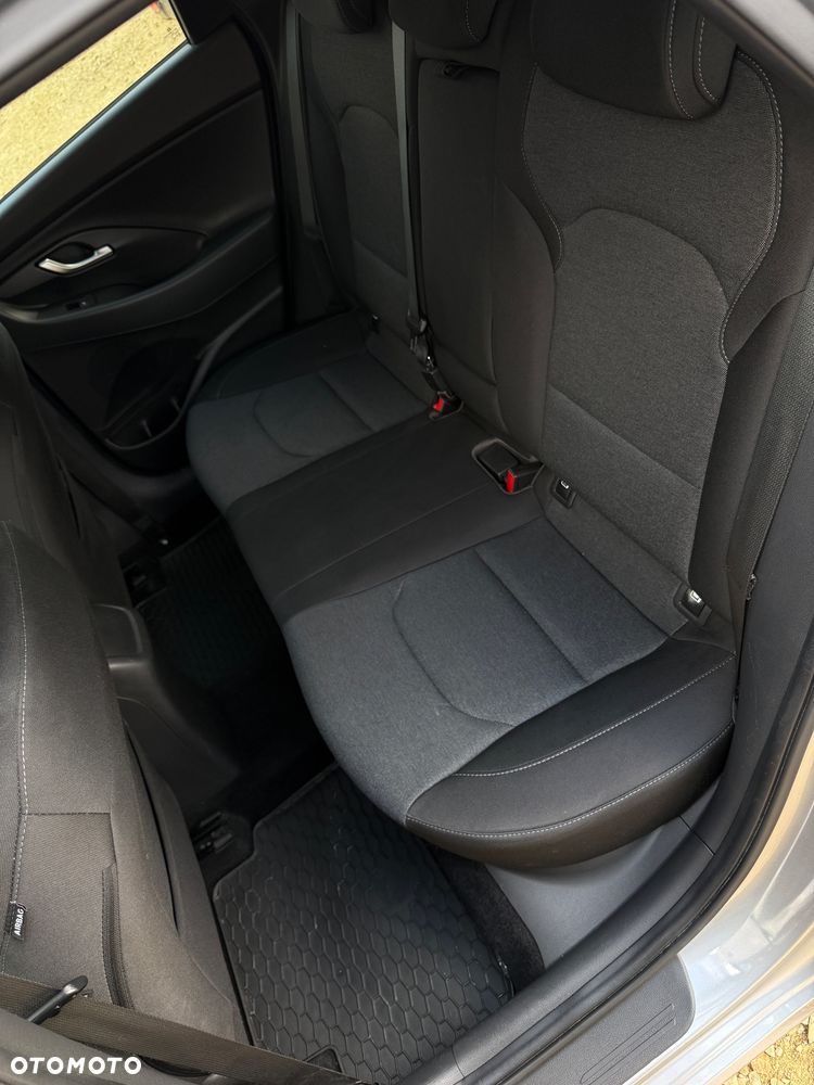 Hyundai i30 1.6 D Comfort - 25