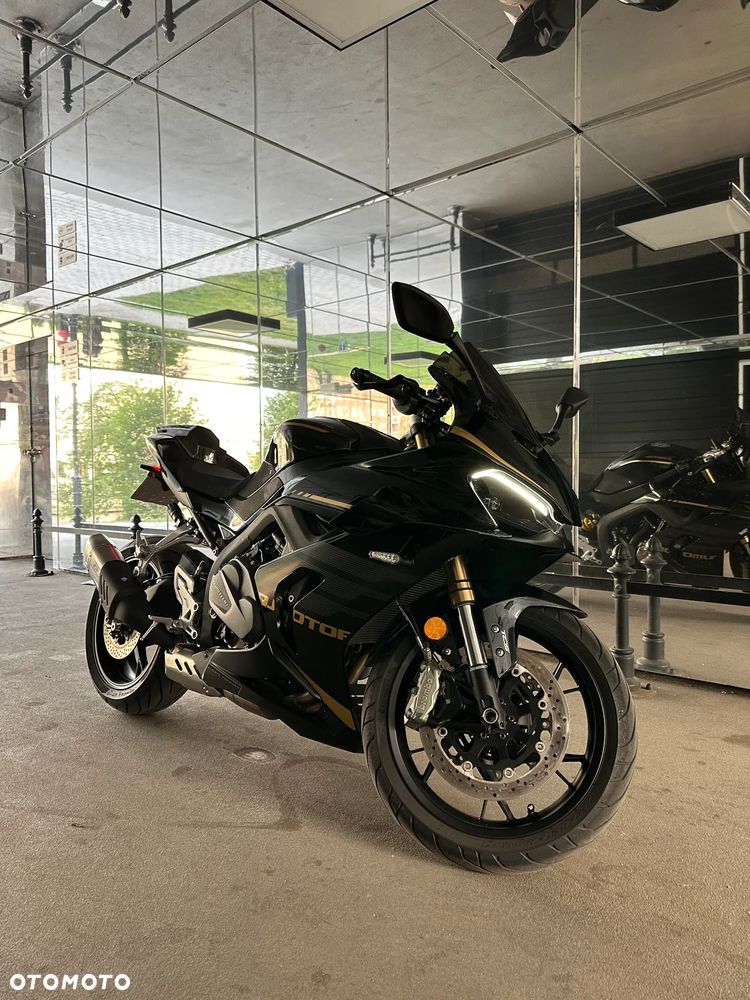 QJMOTOR SRK 800RR - 4