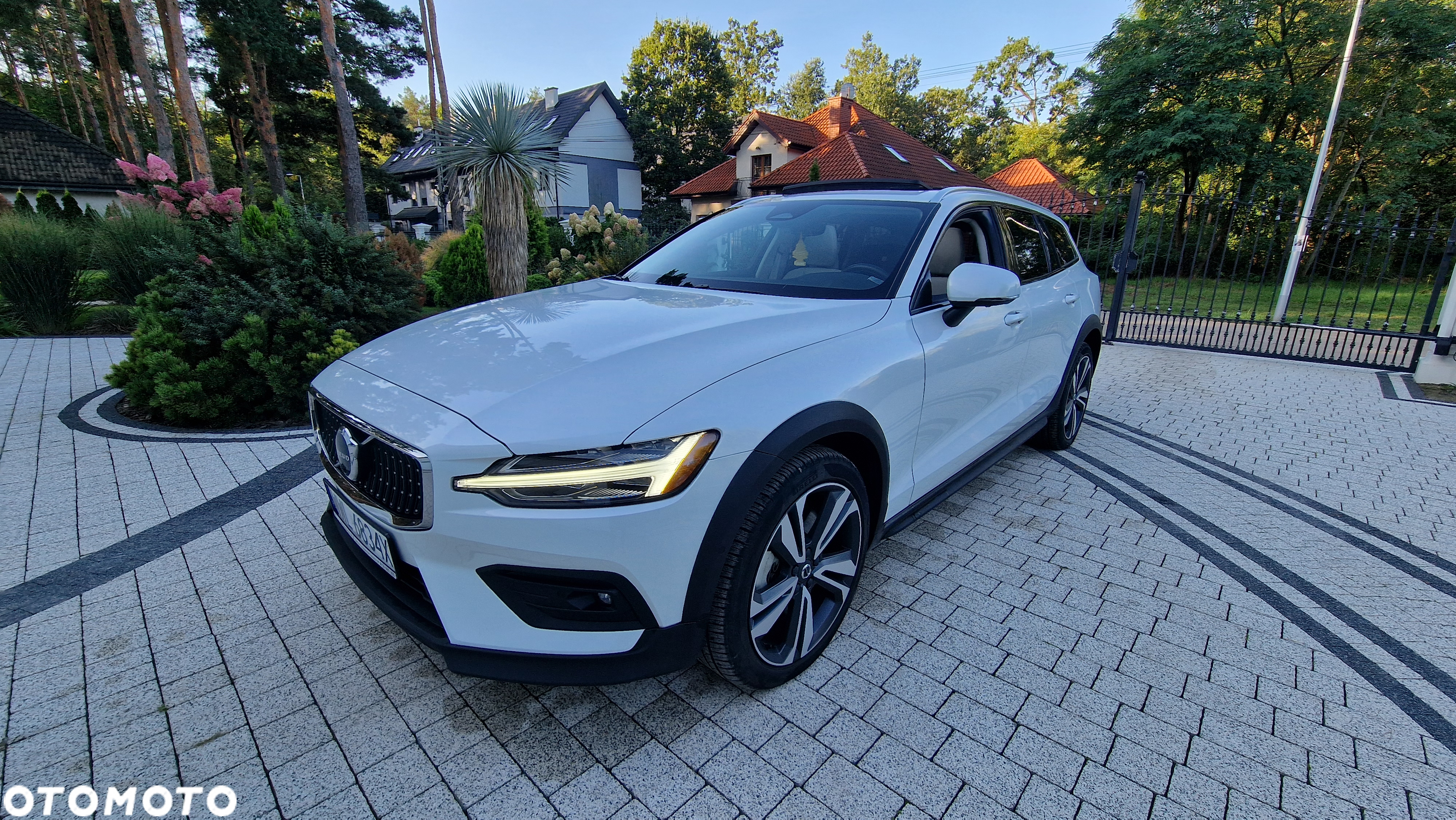 Volvo V60 Cross Country B5 B AWD Plus - 4