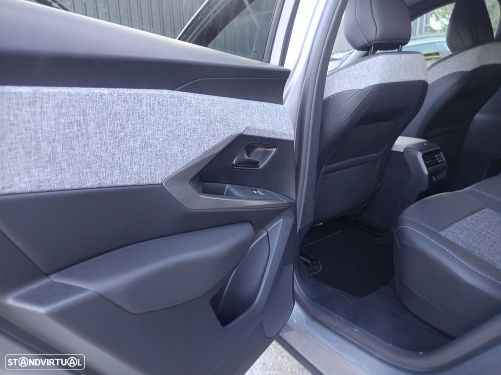 Peugeot E-3008 73 kWh Allure - 32