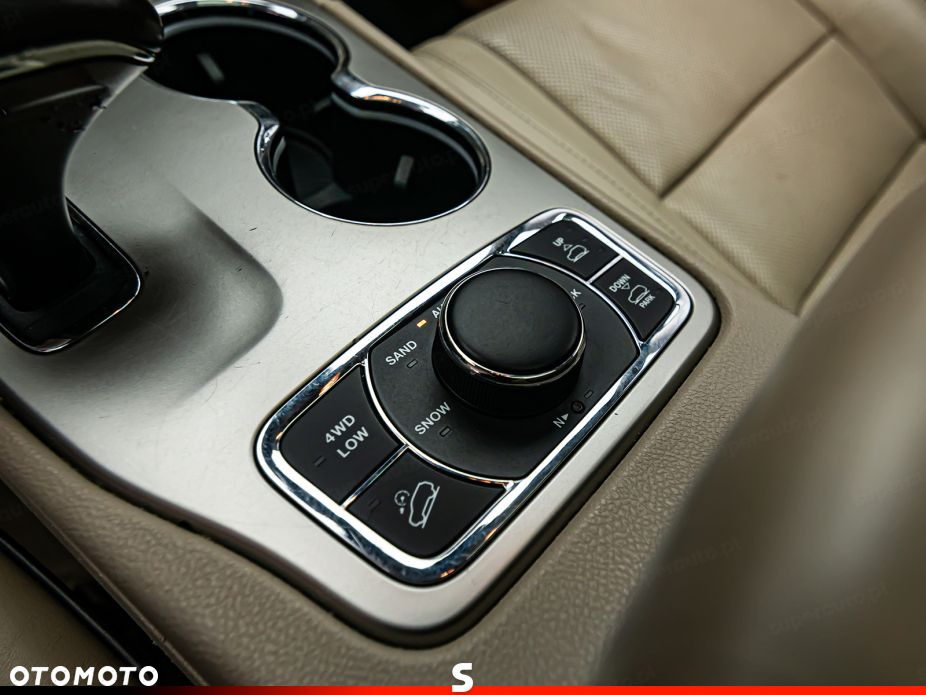 Jeep Grand Cherokee - 26