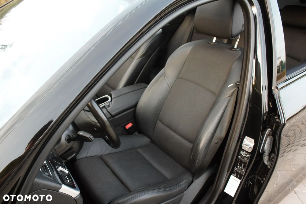 BMW Seria 5 528i Touring - 15