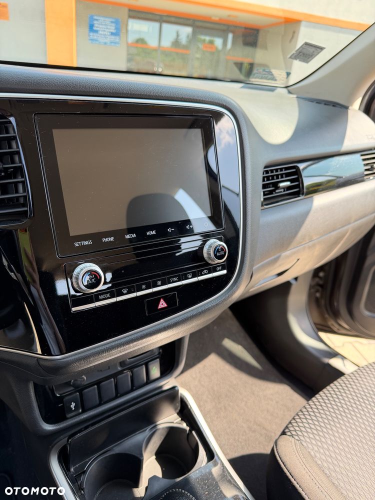Mitsubishi Outlander 2.0 Instyle SDA 4WD CVT - 13