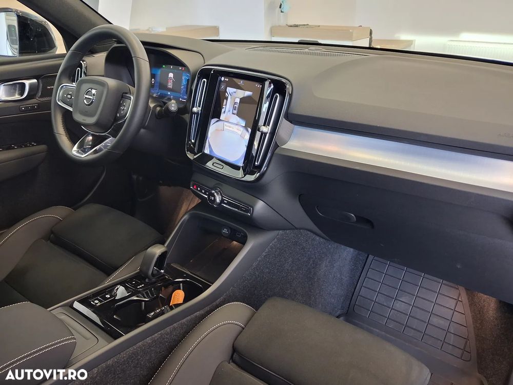Volvo XC 40 B4 AT FWD MHEV Ultra Dark - 41