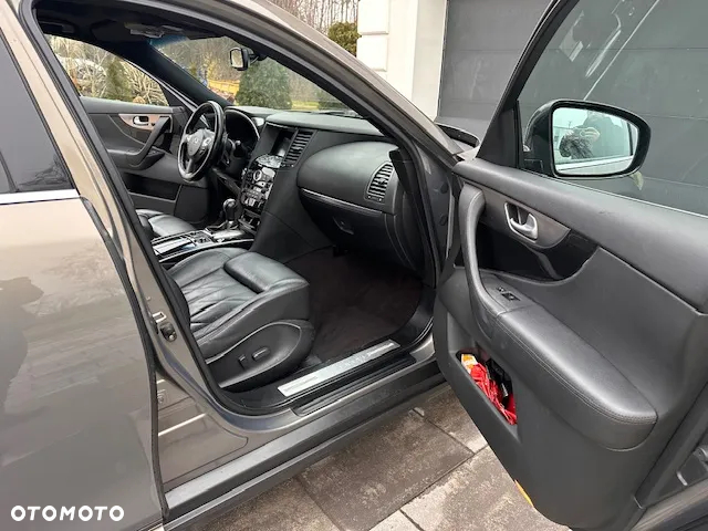 Infiniti FX - 16