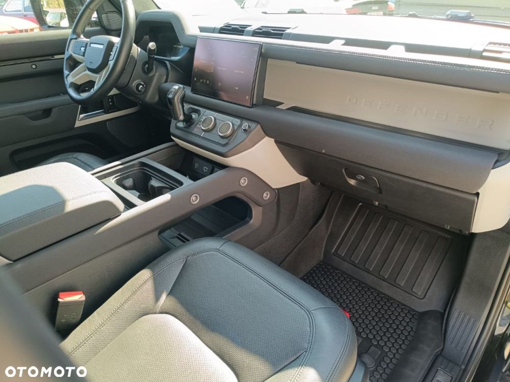 Land Rover Defender - 28