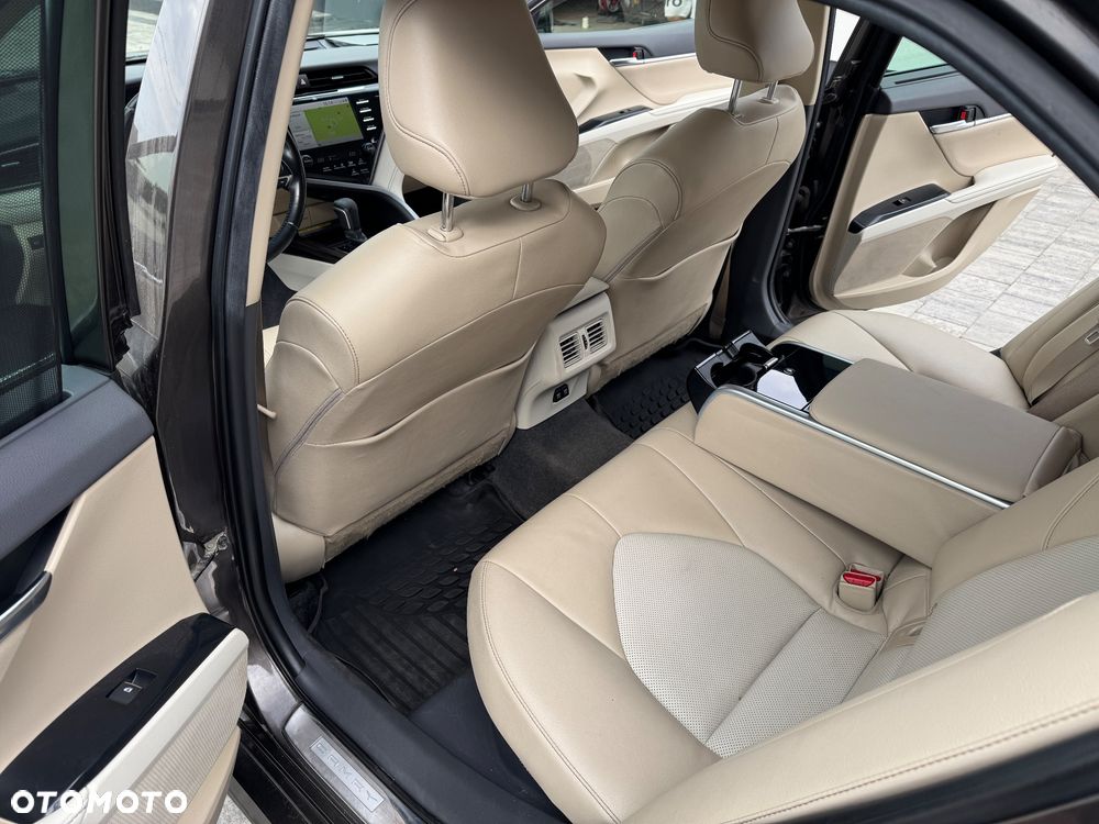 Toyota Camry 2.5 Hybrid Executive CVT - 6