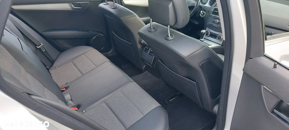 Mercedes-Benz Klasa C 200 Avantgarde Edition - 26