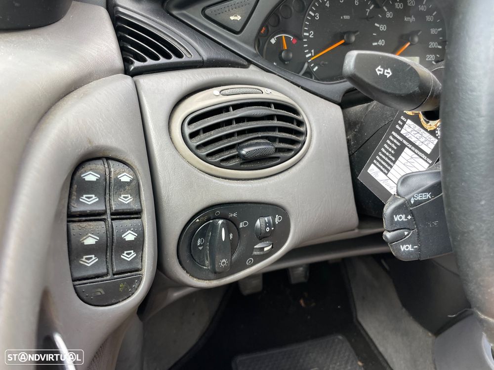 Ford Focus 1.6 Ghia - 12