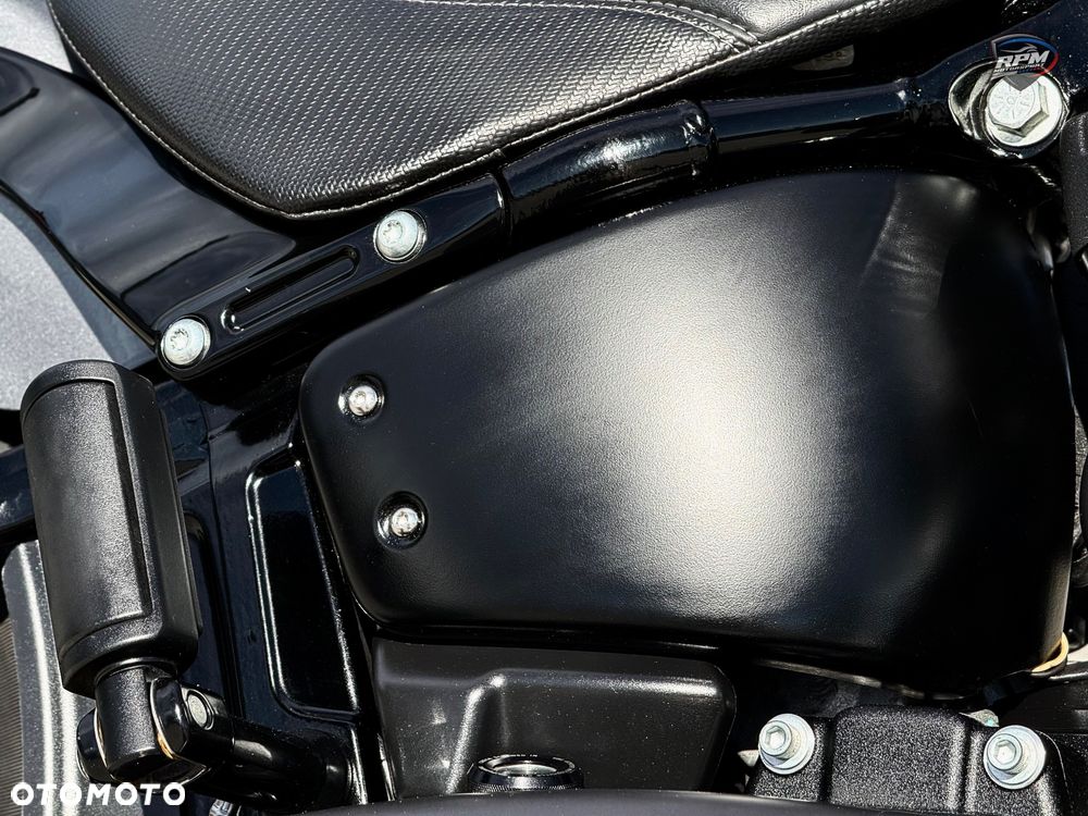 Harley-Davidson Softail Street Bob - 28