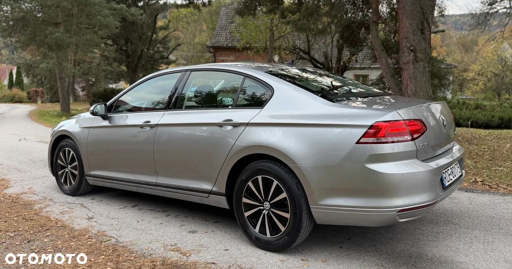 Volkswagen Passat 1.6 TDI BMT Comfortline - 11