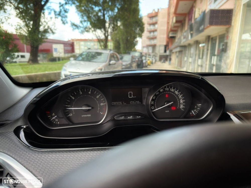 Peugeot 208 1.2 PureTech Signature - 13