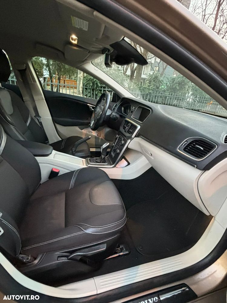 Volvo V40 D3 Momentum - 6