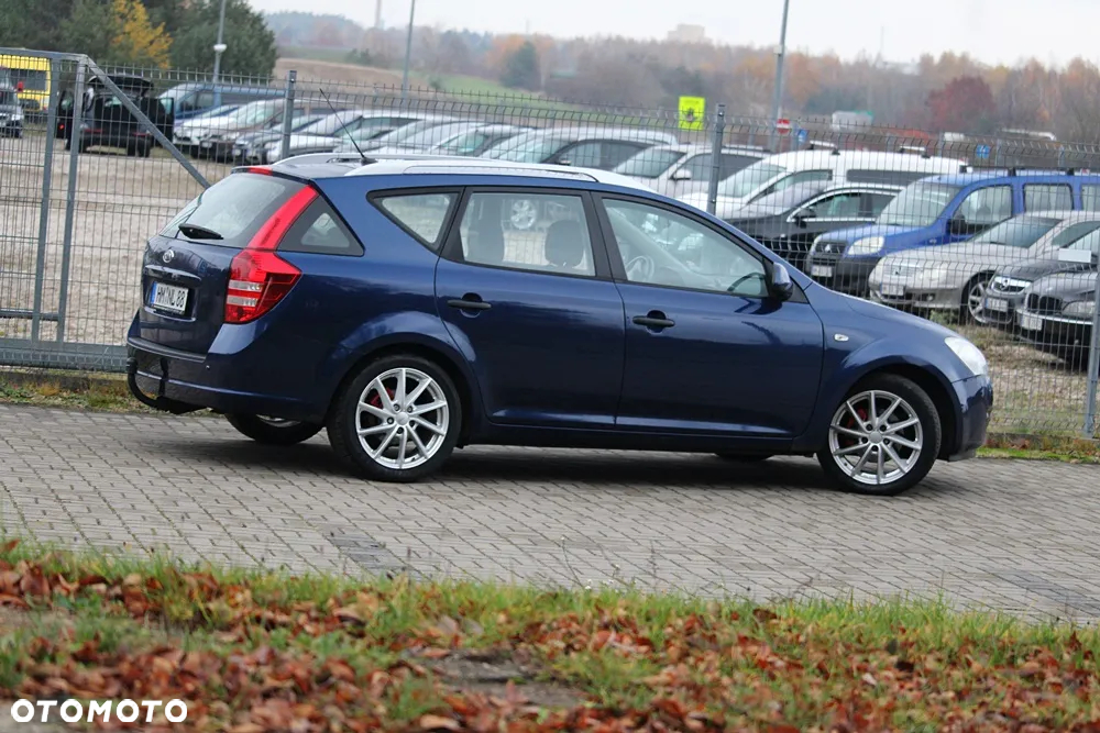 Kia Ceed - 12