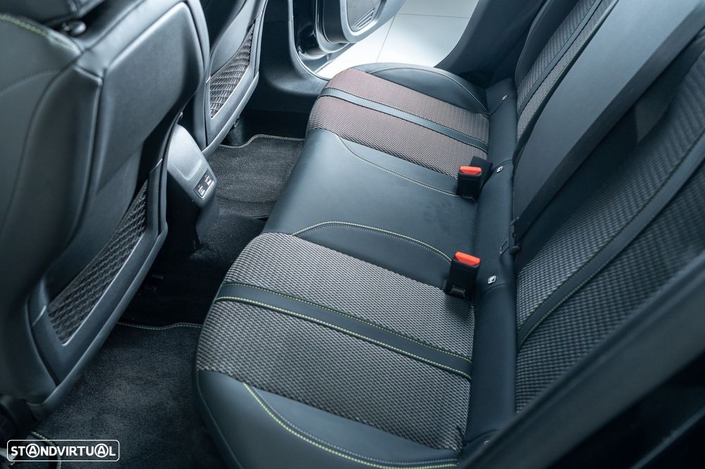 Peugeot 208 1.2 Hybrid GT e-DCS6 - 11