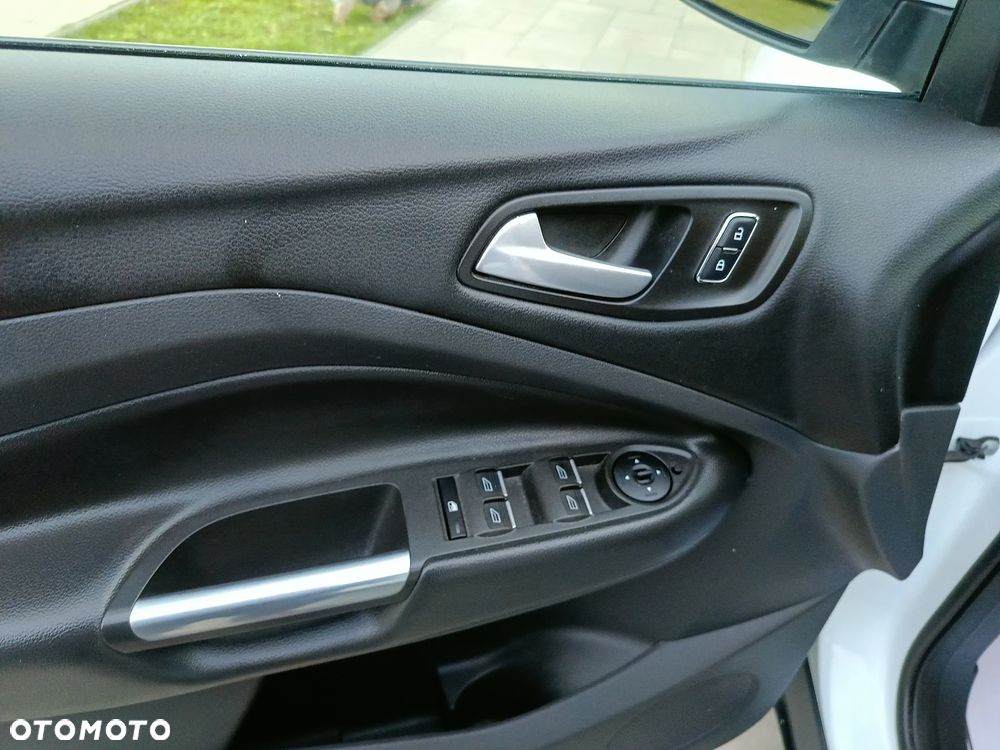 Ford Kuga 2.0 TDCi 2x4 Business Edition - 24