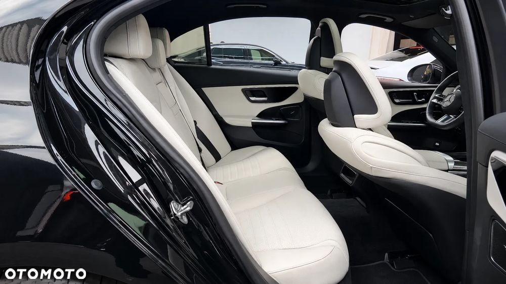Mercedes-Benz Klasa C 300 mHEV 4-Matic AMG - 12