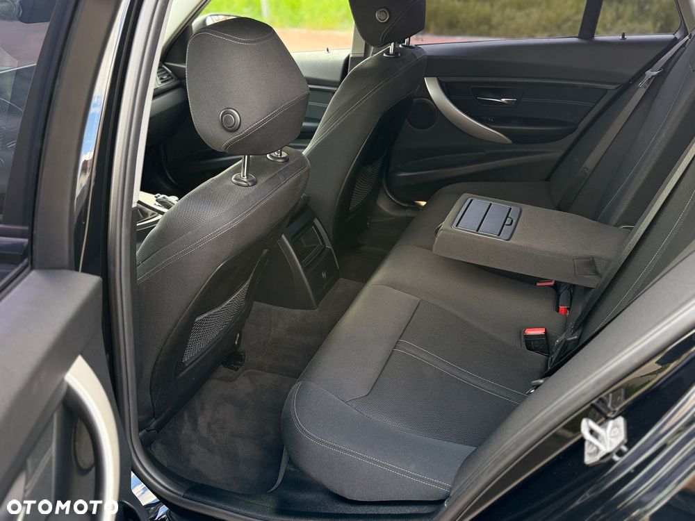BMW Seria 3 320d Efficient Dynamics Sport Line - 18