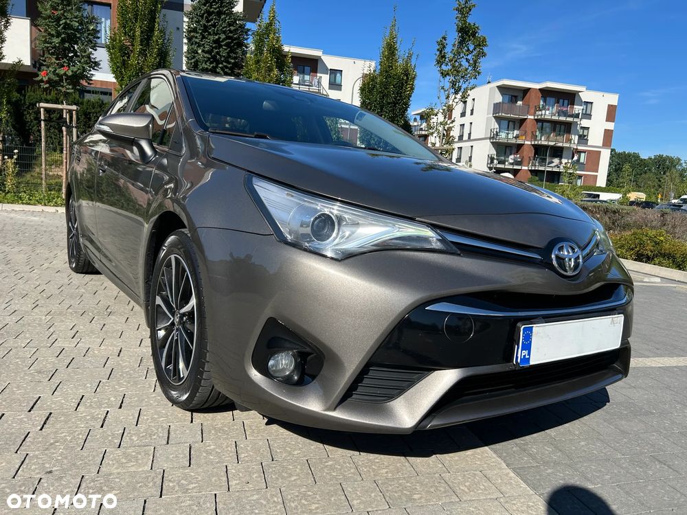 Toyota Avensis 1.8 Premium - 3