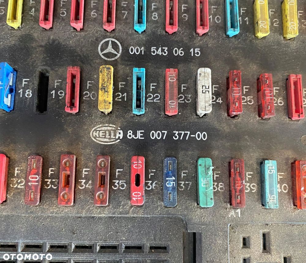 PŁYTKA / SKRZYNKA / BEZPIECZNIKÓW MERCEDES ACTROS MP2 MP3 A001 543 06 15 - 3