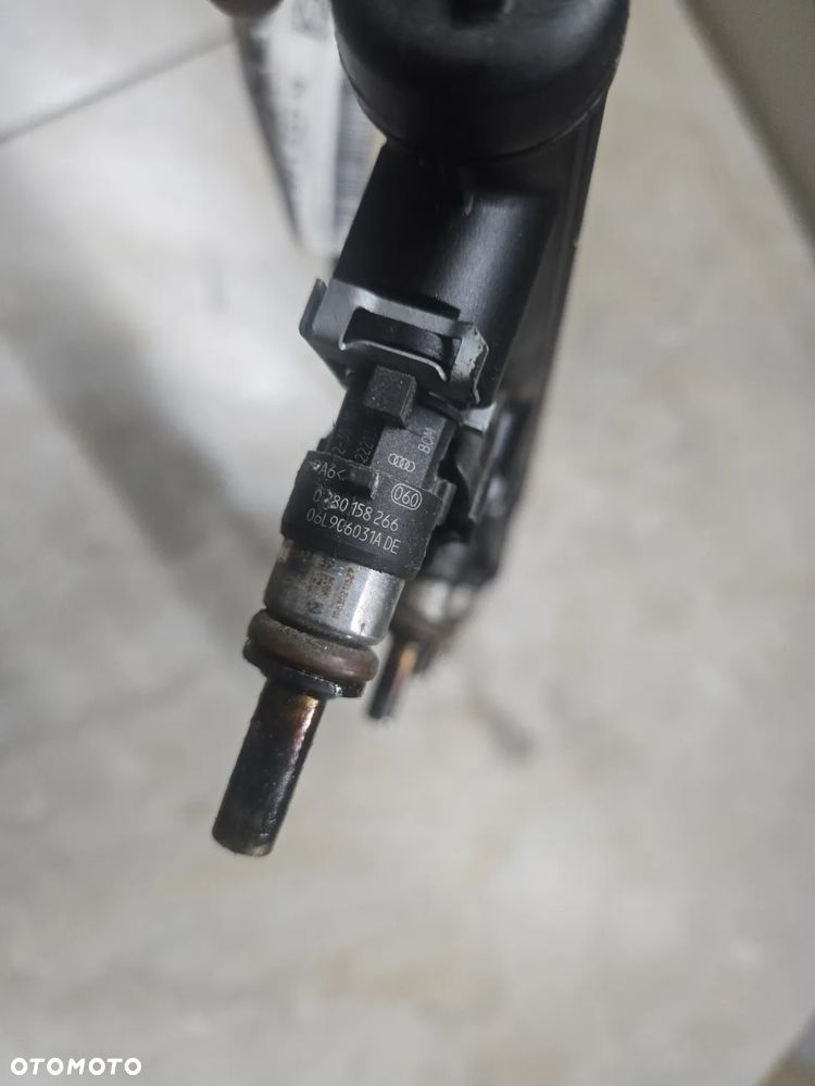 AUDI A4 B9 2.0 TFSI LISTWA WTRYSKOWA Z WTRYSKAMI - 3
