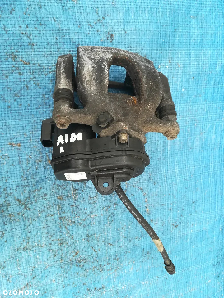 Audi A4 B9 A5 8W Zacisk Hamulcowy Tył Lewy 8W0405BA - 2