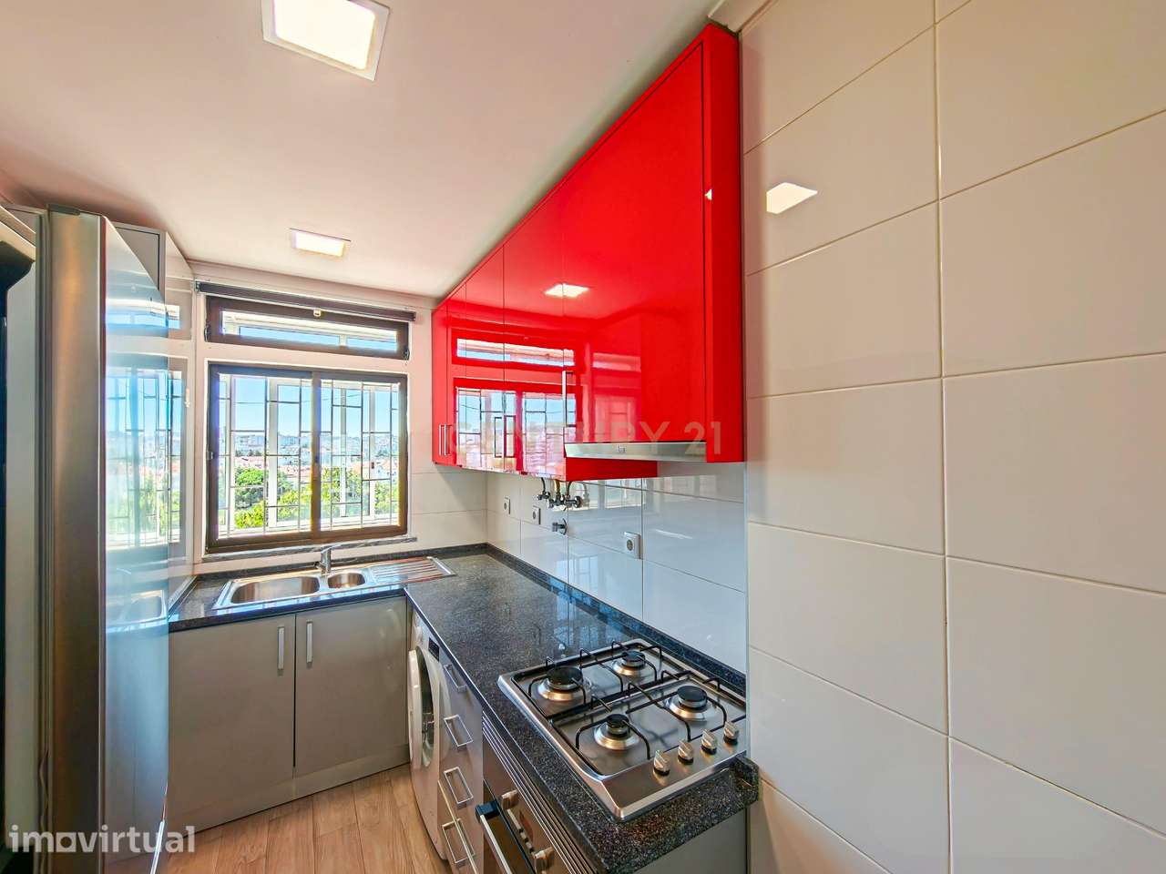 T2 Duplex Remodelado com Espaço Extra no Sótão em Benfica - Grande imagem: 4/21