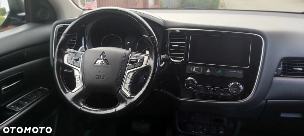 Mitsubishi Outlander - 12