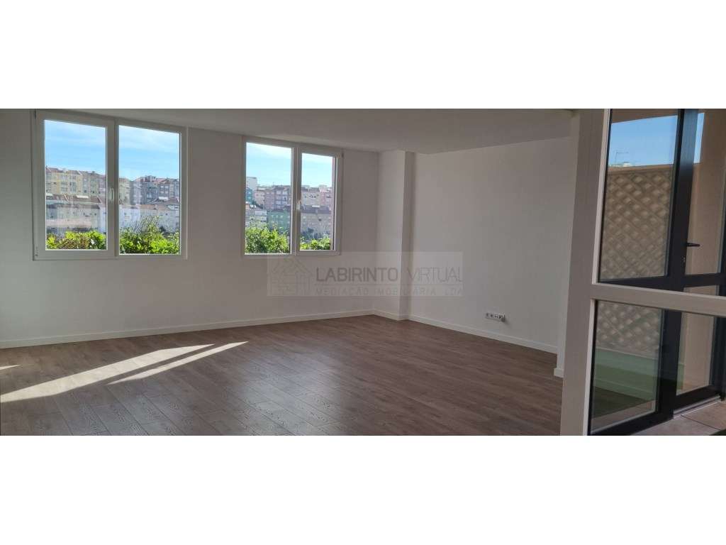 Vende-se T2+1 totalmente remodelado, ma Venteira, Centro da Amadora - Grande imagem: 3/10