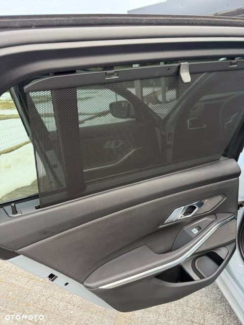 BMW Seria 3 320d xDrive M Sport - 16