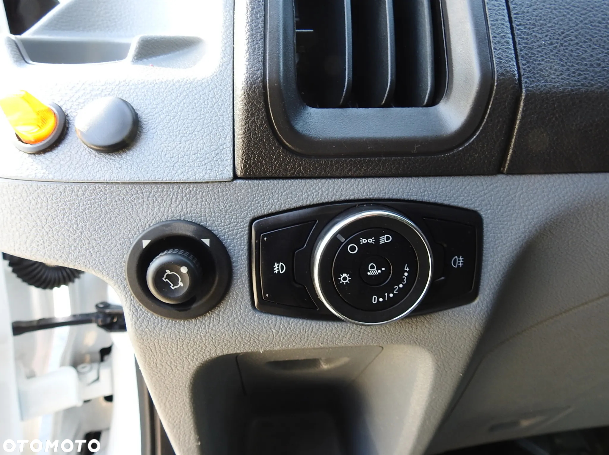 Ford TRANSIT  WYWROTKA PODWÓJNA KABINA DOKA 6 MIEJSC TEMPOMAT KLIMATYZACJA 130KM [ C66826 ] - 28