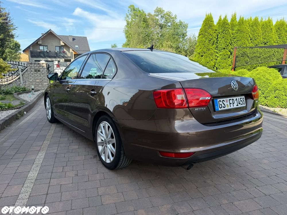 Volkswagen Jetta - 4