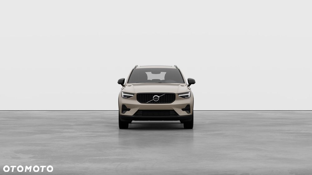 Volvo XC 40 B4 Plus Dark - 4