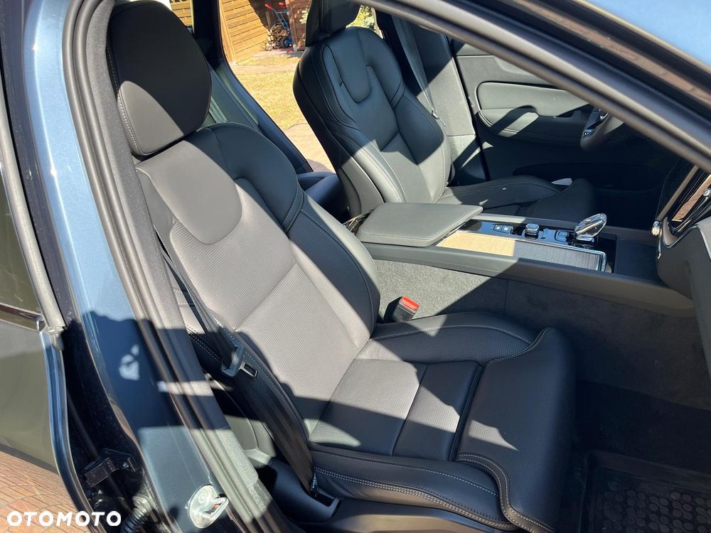 Volvo XC 60 B5 B AWD Ultra Black Edition - 13